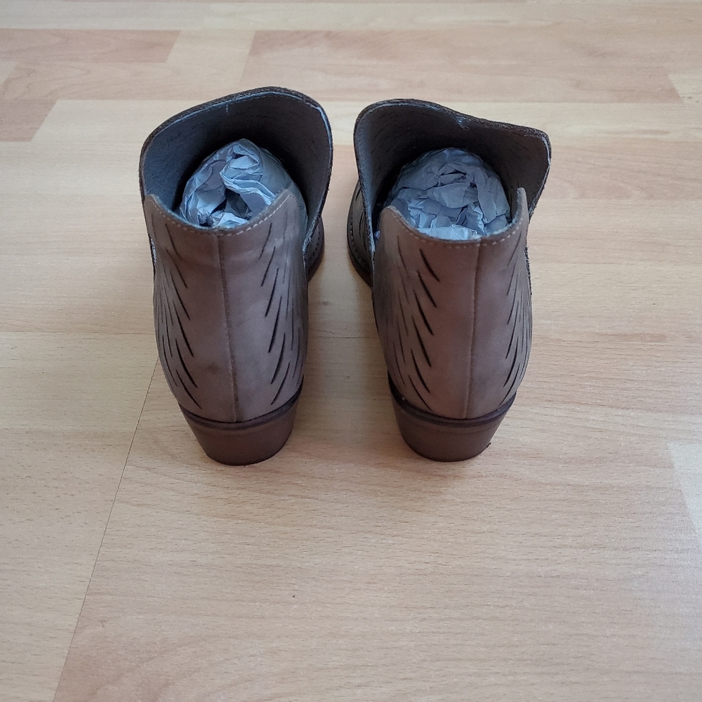 Shoes - Picture 3 of 5